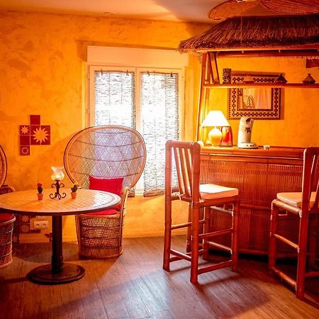 Domaine De La Croix Du Vexin Bed & Breakfast Themericourt Exterior photo